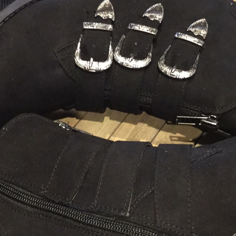 New Carlos by Carlos Santana black boot. Size 7.5. - Picture 2 of 4